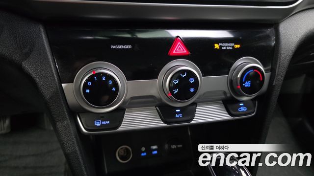 Hyundai AVANTE 2019 — photo 18