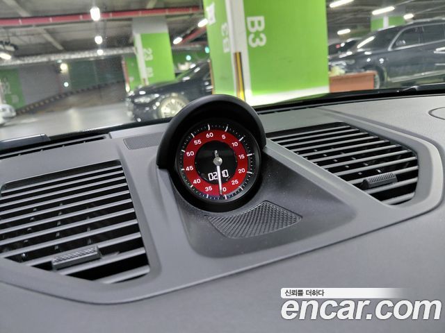 Porsche 911 2023 — photo 16