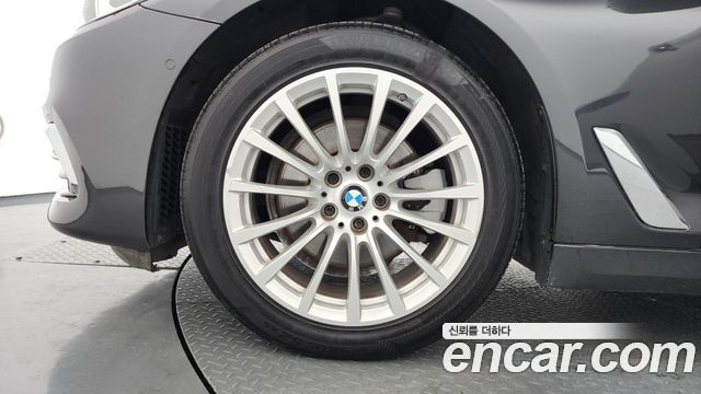 BMW 5-Series 2020 — photo 5