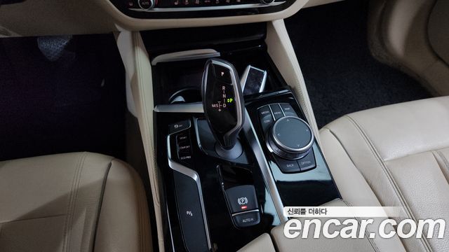 BMW 5-Series 2020 — photo 9