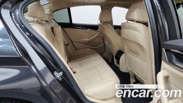 BMW 5-Series 2020 — photo 12