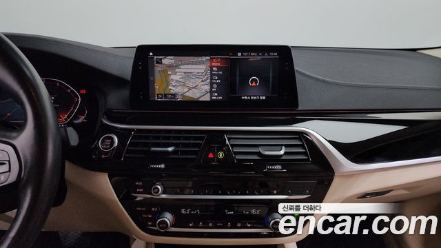 BMW 5-Series 2020 — photo 13