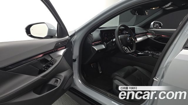 BMW 5-Series 2026 — photo 13