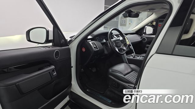 Land Rover Discovery 2022 — photo 10