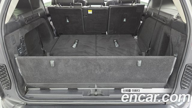 Land Rover Discovery 2022 — photo 16