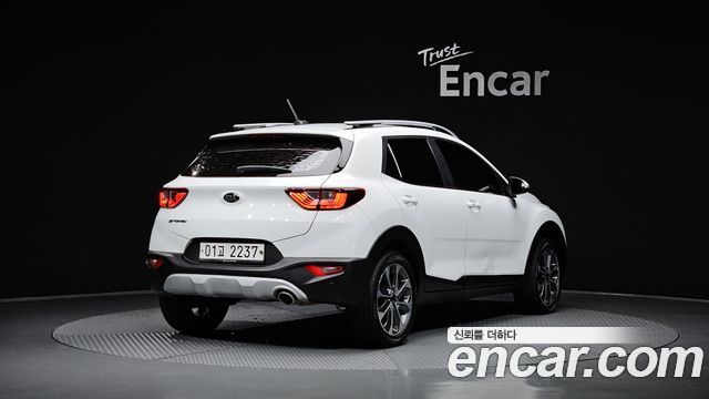 Kia Stonic 2018 — photo 2