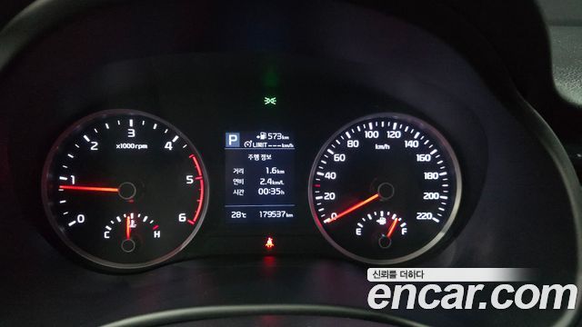 Kia Stonic 2018 — photo 11