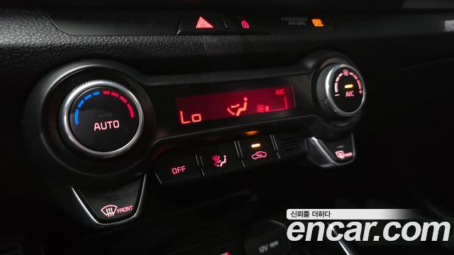 Kia Stonic 2018 — photo 23