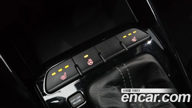 Kia Stonic 2018 — photo 24