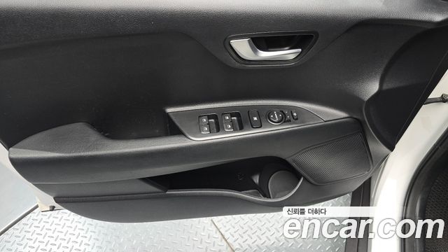 Kia Stonic 2018 — photo 14