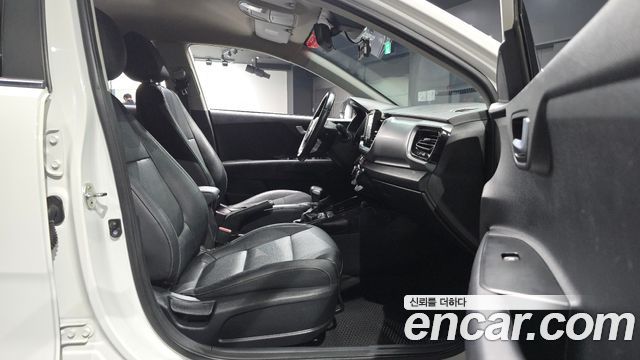Kia Stonic 2018 — photo 16