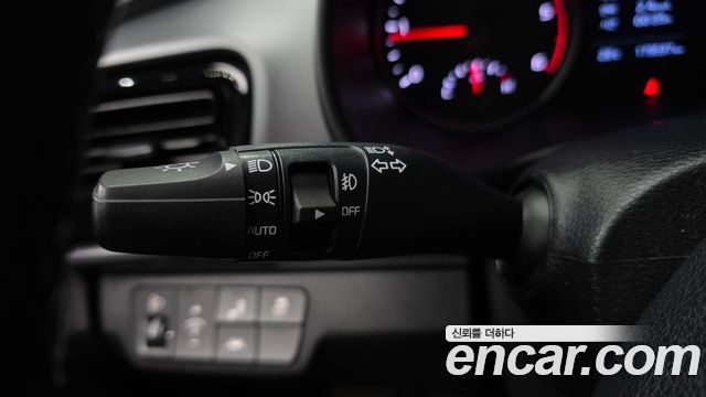 Kia Stonic 2018 — photo 27