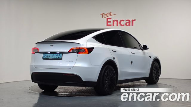 Tesla Model Y 2022 — photo 2