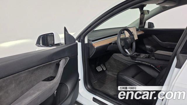 Tesla Model Y 2022 — photo 13