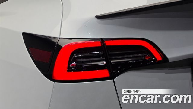 Tesla Model Y 2022 — photo 9