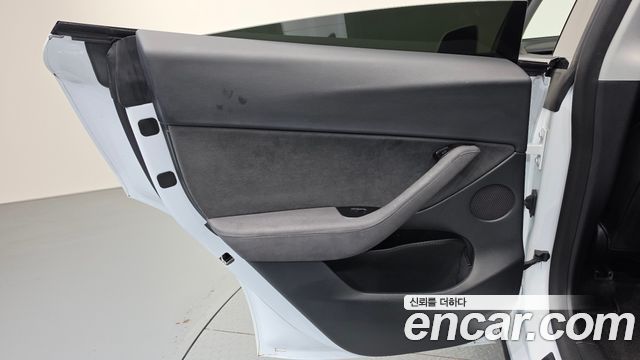 Tesla Model Y 2022 — photo 15