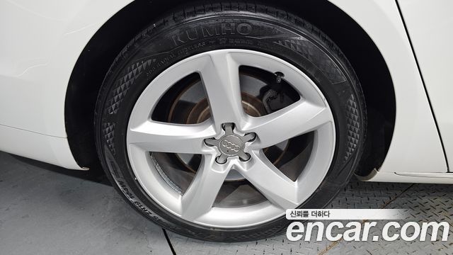 Audi A8 2011 — photo 5