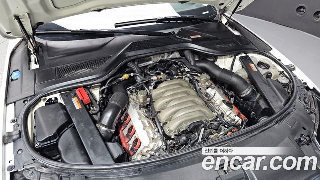 Audi A8 2011 — photo 6