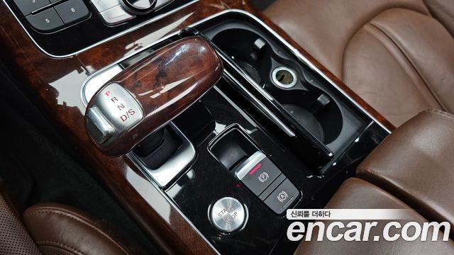 Audi A8 2011 — photo 9