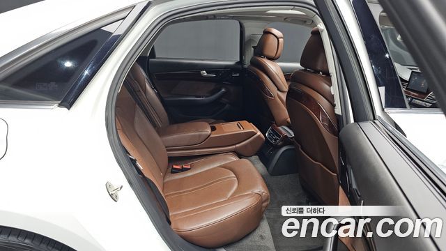 Audi A8 2011 — photo 11