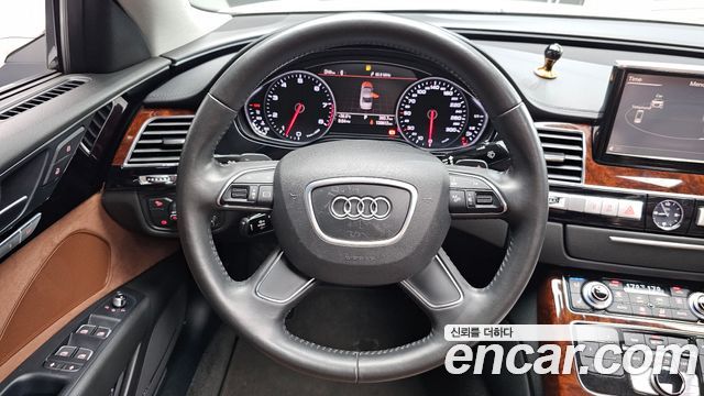 Audi A8 2011 — photo 12