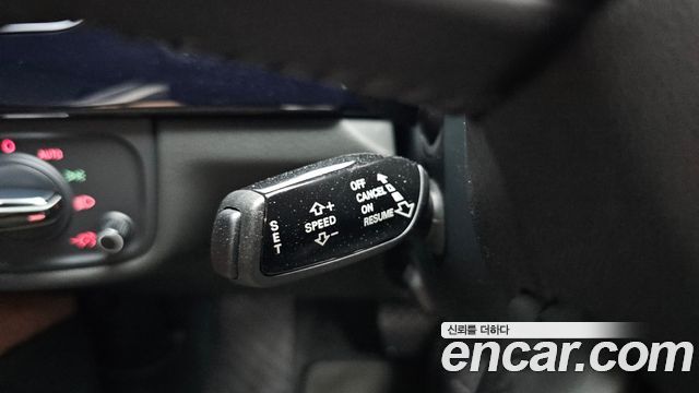 Audi A8 2011 — photo 16