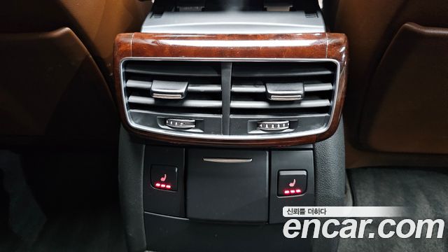 Audi A8 2011 — photo 17