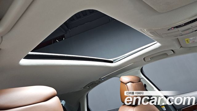 Audi A8 2011 — photo 19