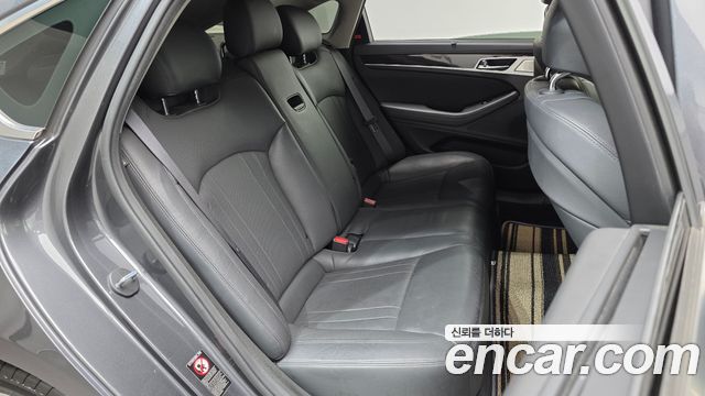 Genesis G80 2018 — photo 17