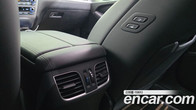 Genesis G80 2018 — photo 28