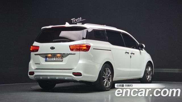 Kia Canival 2019 — photo 2