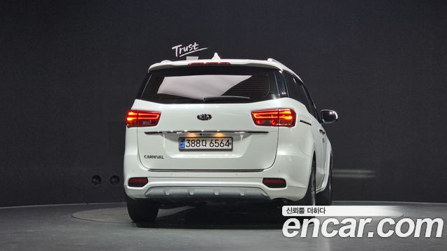 Kia Canival 2019 — photo 4