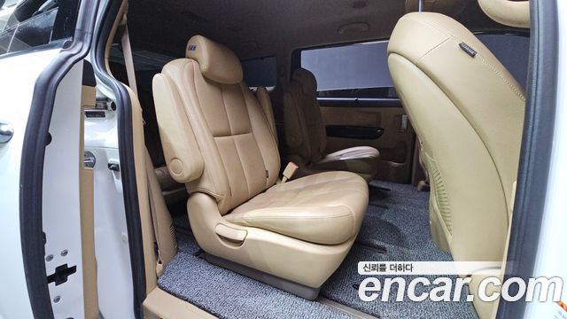Kia Canival 2019 — photo 17