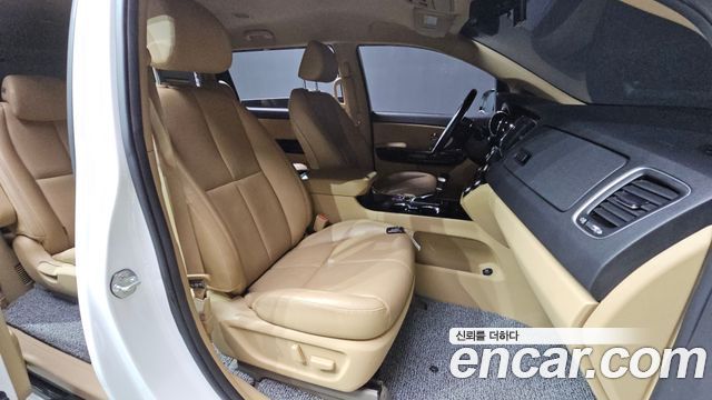 Kia Canival 2019 — photo 16