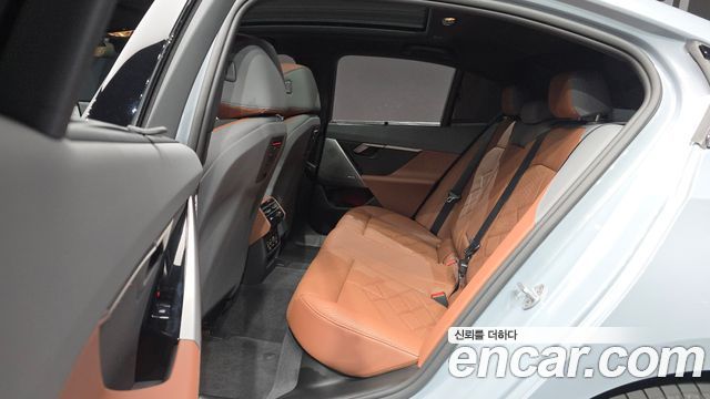 BMW 5-Series 2026 — photo 18