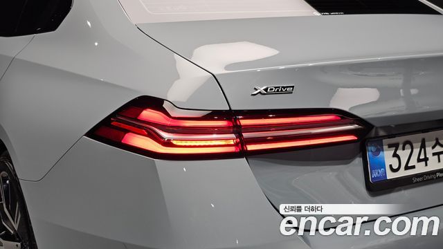 BMW 5-Series 2026 — photo 9