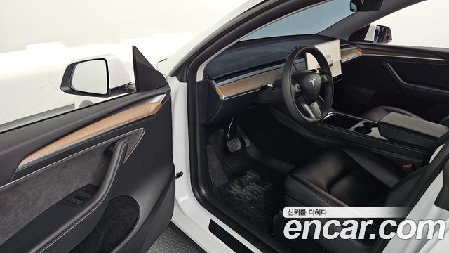 Tesla Model Y 2024 — photo 13
