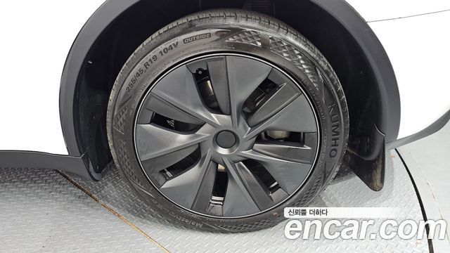 Tesla Model Y 2024 — photo 7