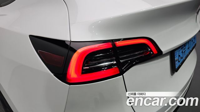 Tesla Model Y 2024 — photo 9