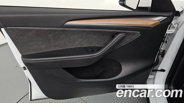 Tesla Model Y 2024 — photo 14