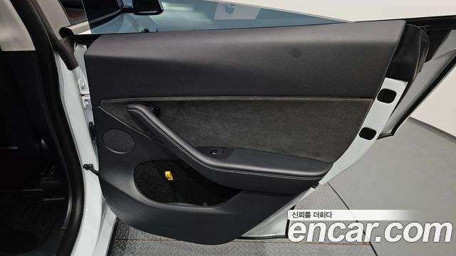 Tesla Model Y 2024 — photo 15