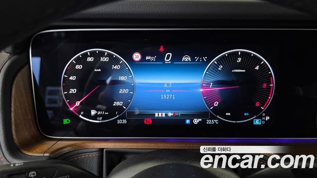 Mercedes-Benz G-Class 2025 — photo 11