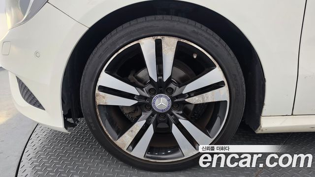 Mercedes-Benz A-Class 2015 — photo 5