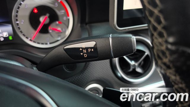 Mercedes-Benz A-Class 2015 — photo 9