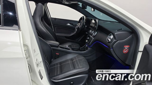 Mercedes-Benz A-Class 2015 — photo 11