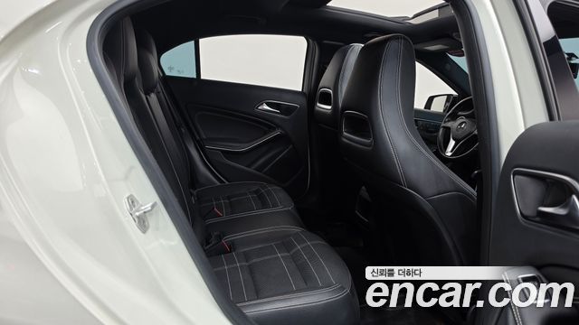 Mercedes-Benz A-Class 2015 — photo 12