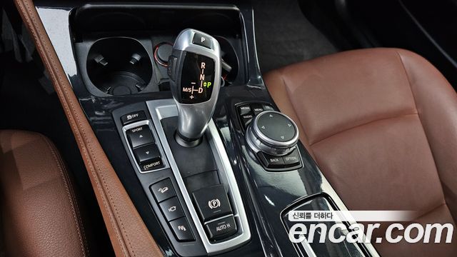 BMW 5-Series 2016 — photo 9