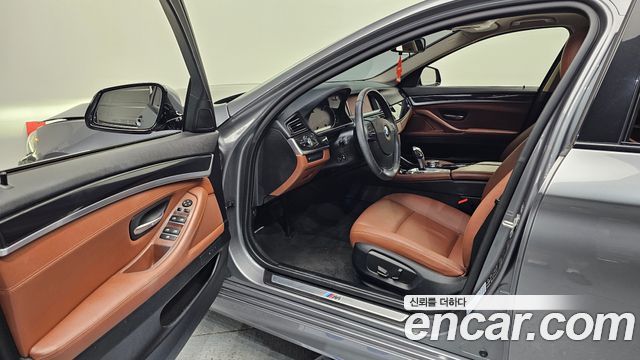 BMW 5-Series 2016 — photo 10