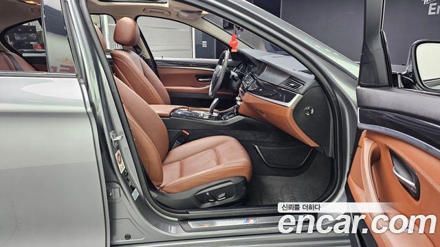 BMW 5-Series 2016 — photo 11