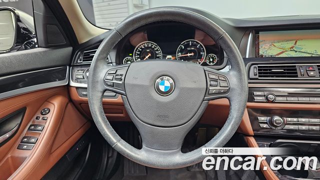 BMW 5-Series 2016 — photo 13